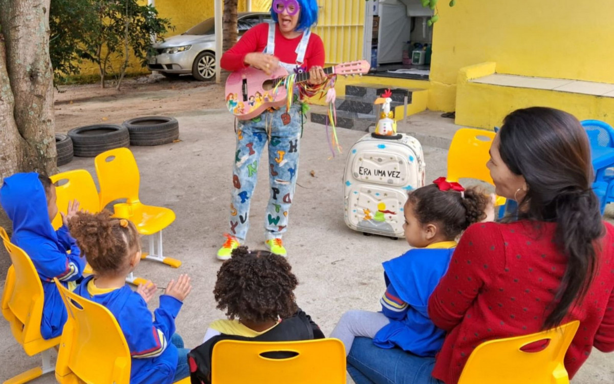 Contação de histórias na Casa Creche