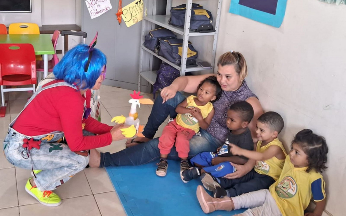 Contação de histórias na Casa Creche