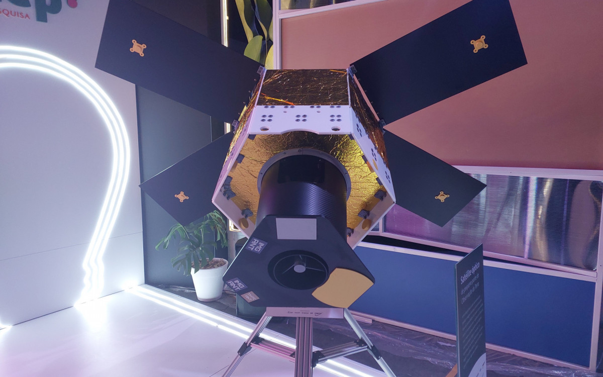 Representação de satélite de pequeno porte que teve a pesquisa financiada pelo Finep - Saulo Junior/Agência O Dia