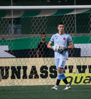 Fábio, do Fluminense, é o goleiro com mais defesas difíceis no Brasileirão