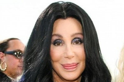 Cher é acusada de contratar homens para sequestrar o próprio filho