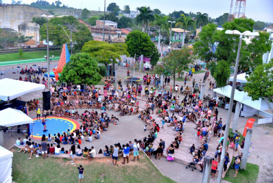 Caravana Sesc proporciona um dia de atividades recreativas e culturais em praça pública