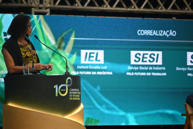 Ministra afirma que país busca sair do contexto de dependência na Saúde