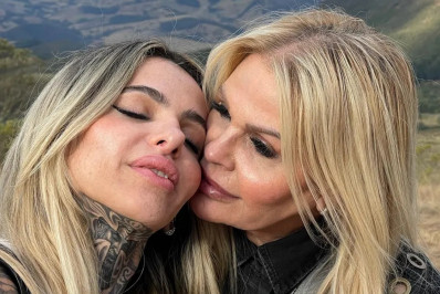 Monique Evans anuncia data de casamento com a DJ Cacá Werrneck