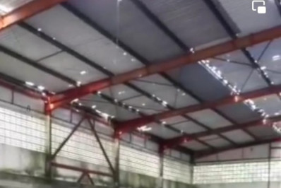 Moradores denunciam que tetos de ginásios de Cabo Frio estão completamente esburacados