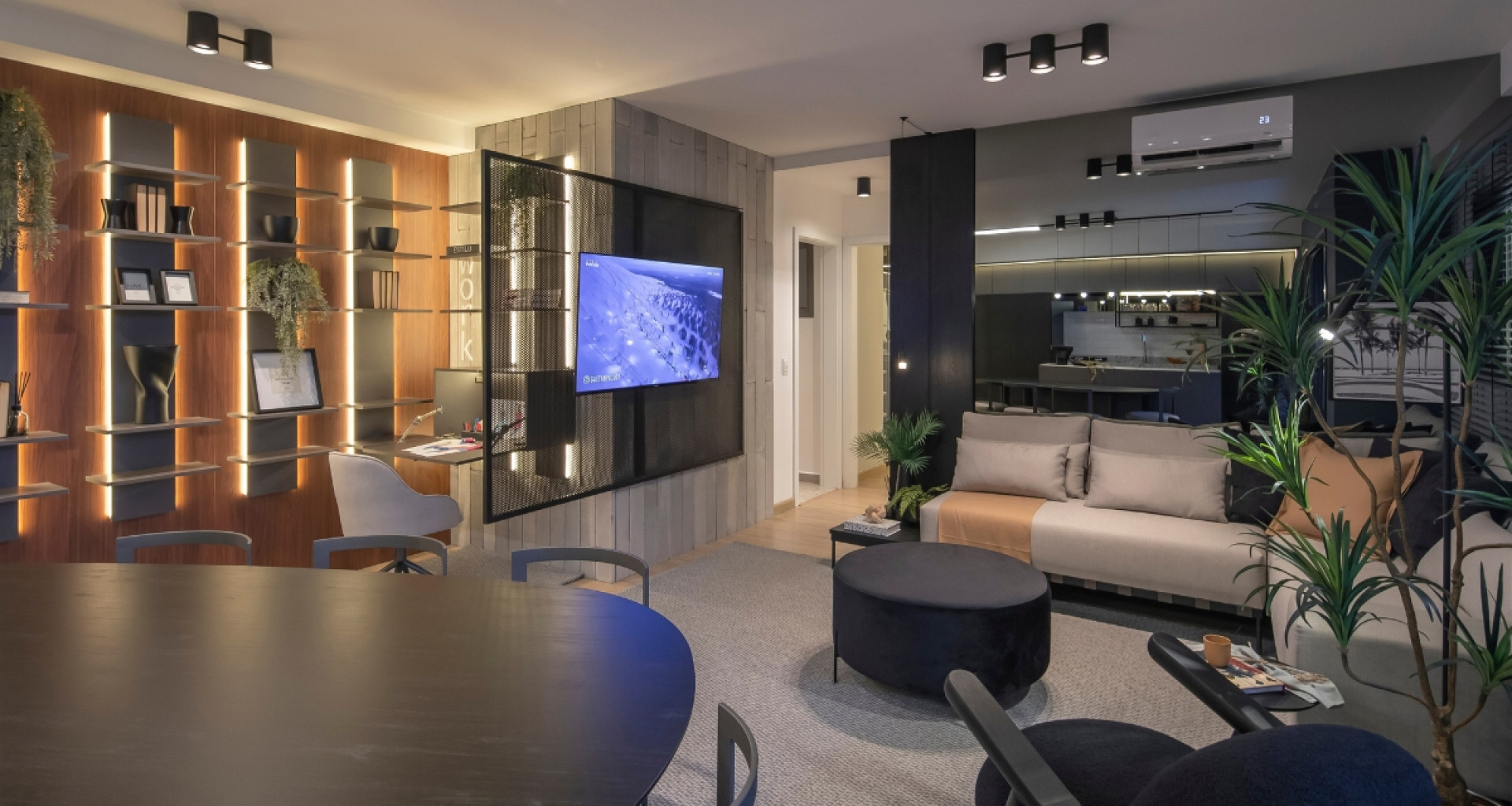 Painel para televis&atilde;o &eacute; uma alternativa para dividir os ambientes com sutileza e charme - Divulga&ccedil;&atilde;o