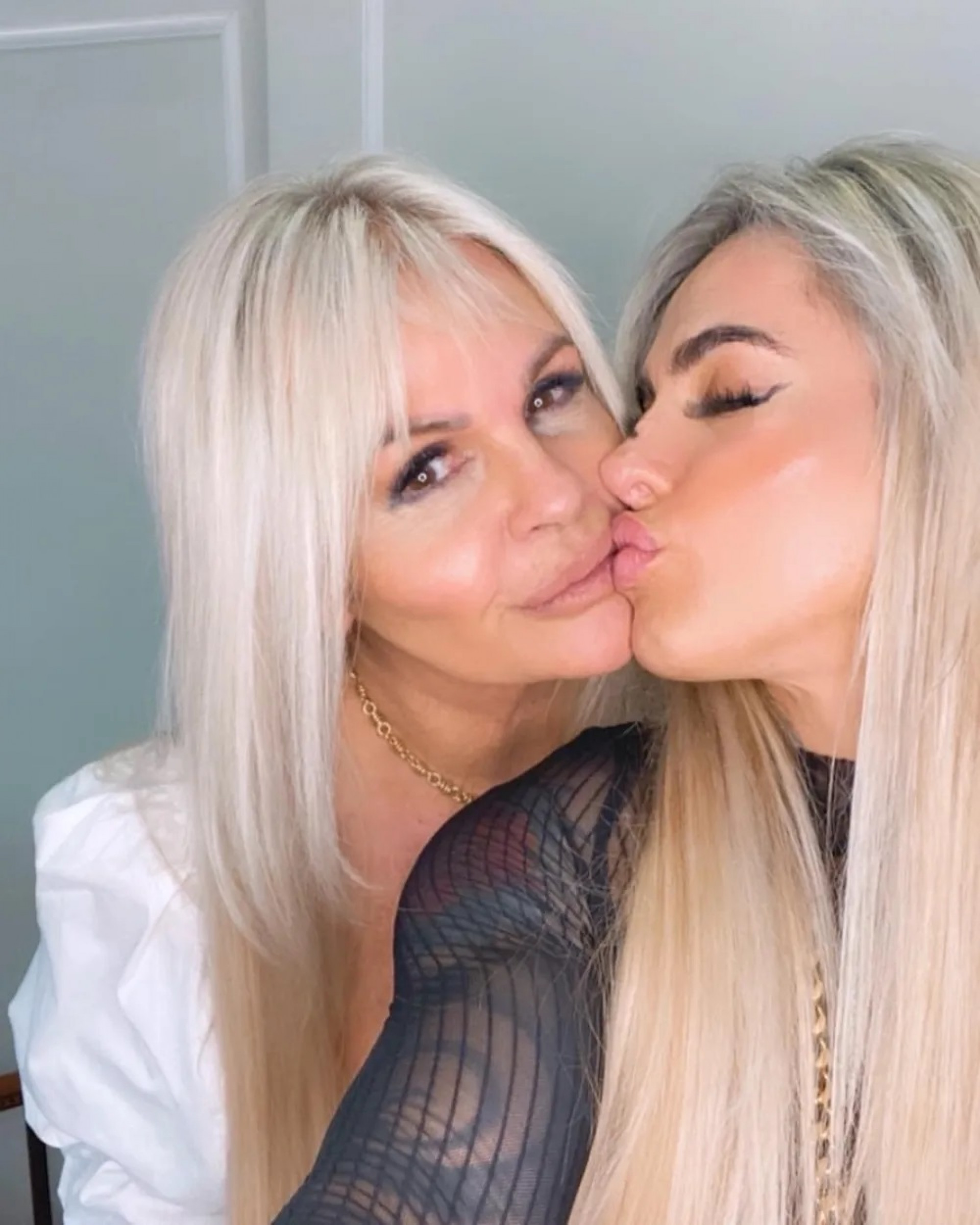 Monique Evans e a noiva, a DJ Cacá Werneck  - Reprodução / Instagram