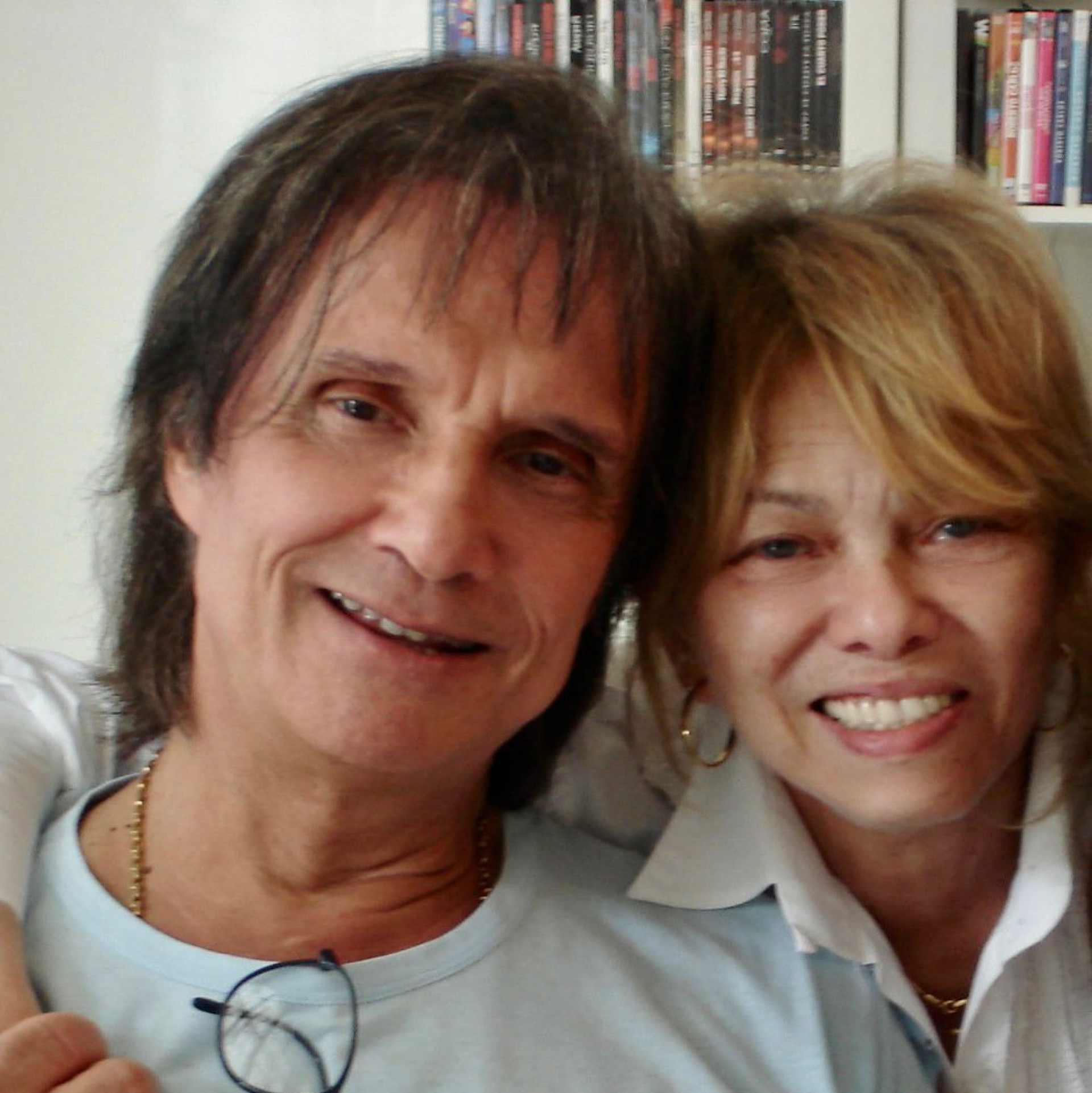 Roberto Carlos homenageou Carminha, sua ex-secretária e amiga pessoal, que morreu aos 83 anos - Reprodução/Instagram