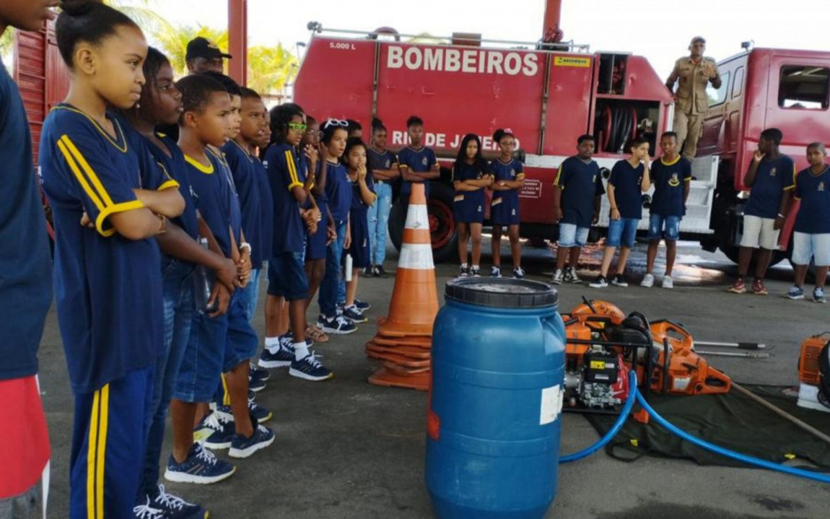 Atividade interdisciplinar no Corpo de Bombeiros