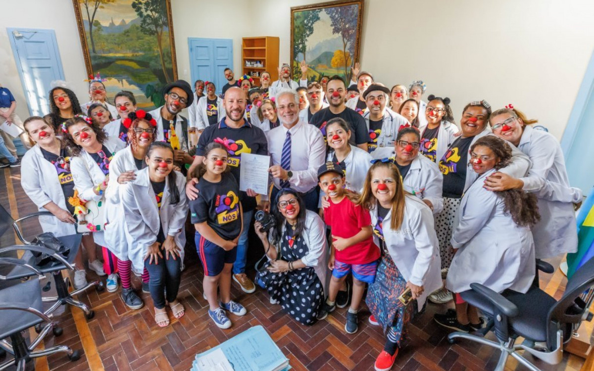 Caberá às instituições e unidades de saúde a criação de normas e procedimentos próprios para organizar o calendário e o tempo de duração da \