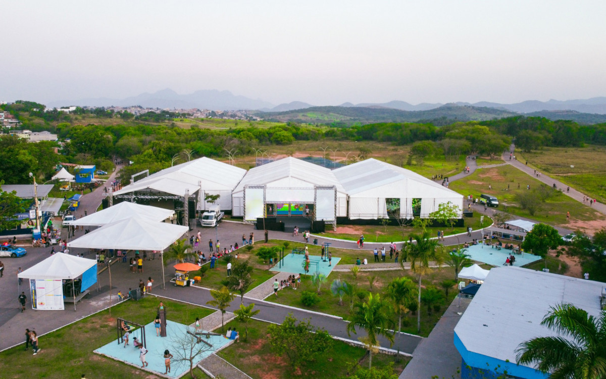 O Baixada em Alta, no Parque do Gericinó, terá ainda sessões de yoga, atividades de e-sport, skate, aeróbica, contação de história, aulas de capoeira, breakdance e também workshops de teatro, maquiagem, manicure e pedicure