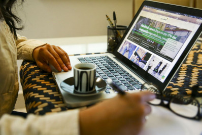 Quase metade das empresas industriais adotou o teletrabalho em 2022, informa IBGE