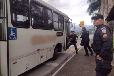 PM faz operação em Paraty contra a criminalidade e tráfico de drogas