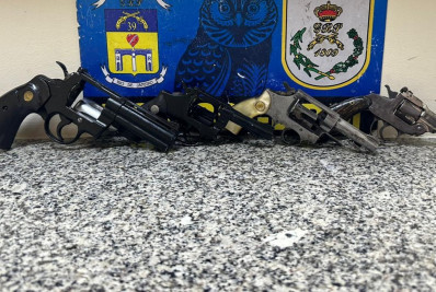Homem é preso e quatro armas são apreendidas em oficina na Baixada