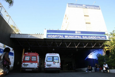 Susto! Funcionários da Comlurb e paciente ficam presos em elevador do Hospital Salgado Filho