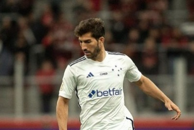 Considerado 'galã', jogador do Cruzeiro afirma receber muitos 'nudes' nas redes sociais