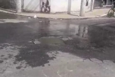 Moradores denunciam esgoto a céu aberto na Estrada Velha de Búzios, em Cabo Frio