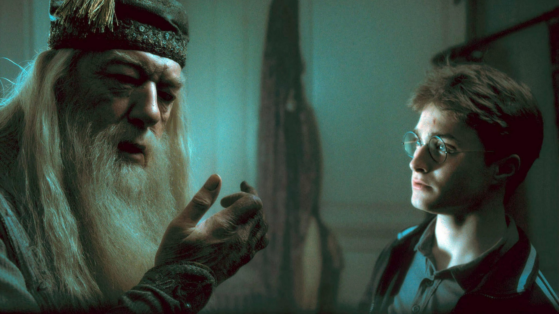 Michael Gambon como Dumbledore e Daniel Radcliffe como Harry Potter - Reprodução / Internet