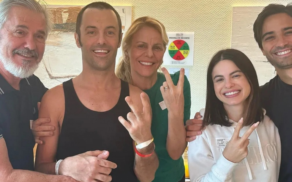 Kayky Brito reencontrou a família ao retornar para casa, após receber alta do hospital Copa D\'or, ontem
