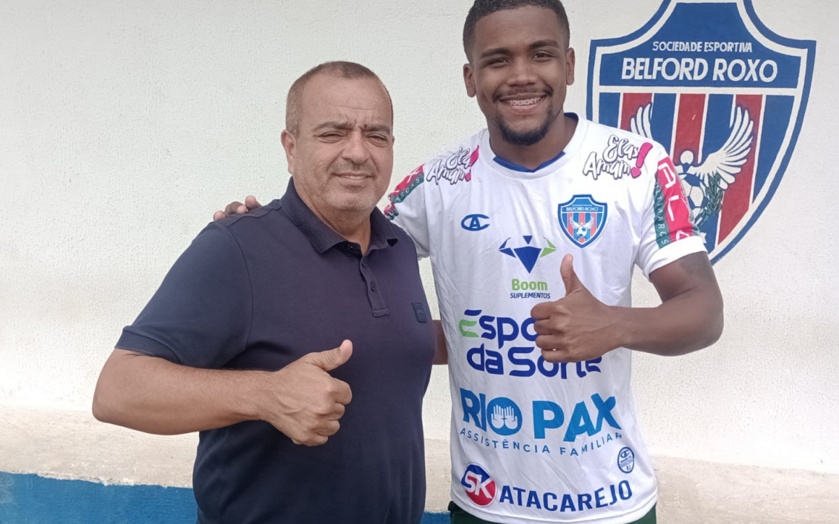 O atacante Leandro Aguiar foi recebido pelo presidente Reginaldo Gomes