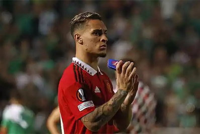 Técnico do Manchester United explica pouca minutagem de Antony: 'Há regras'