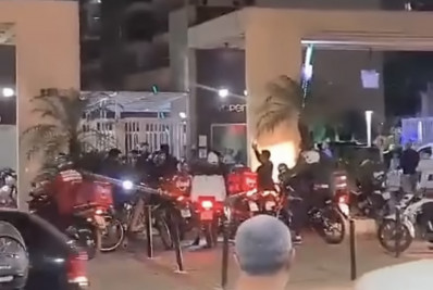 Entregadores protestam em condomínio na Zona Norte após suspeita de agressão