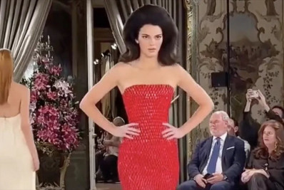 Kendall Jenner recebe críticas na web após desfile na França: 'Porta com pernas'