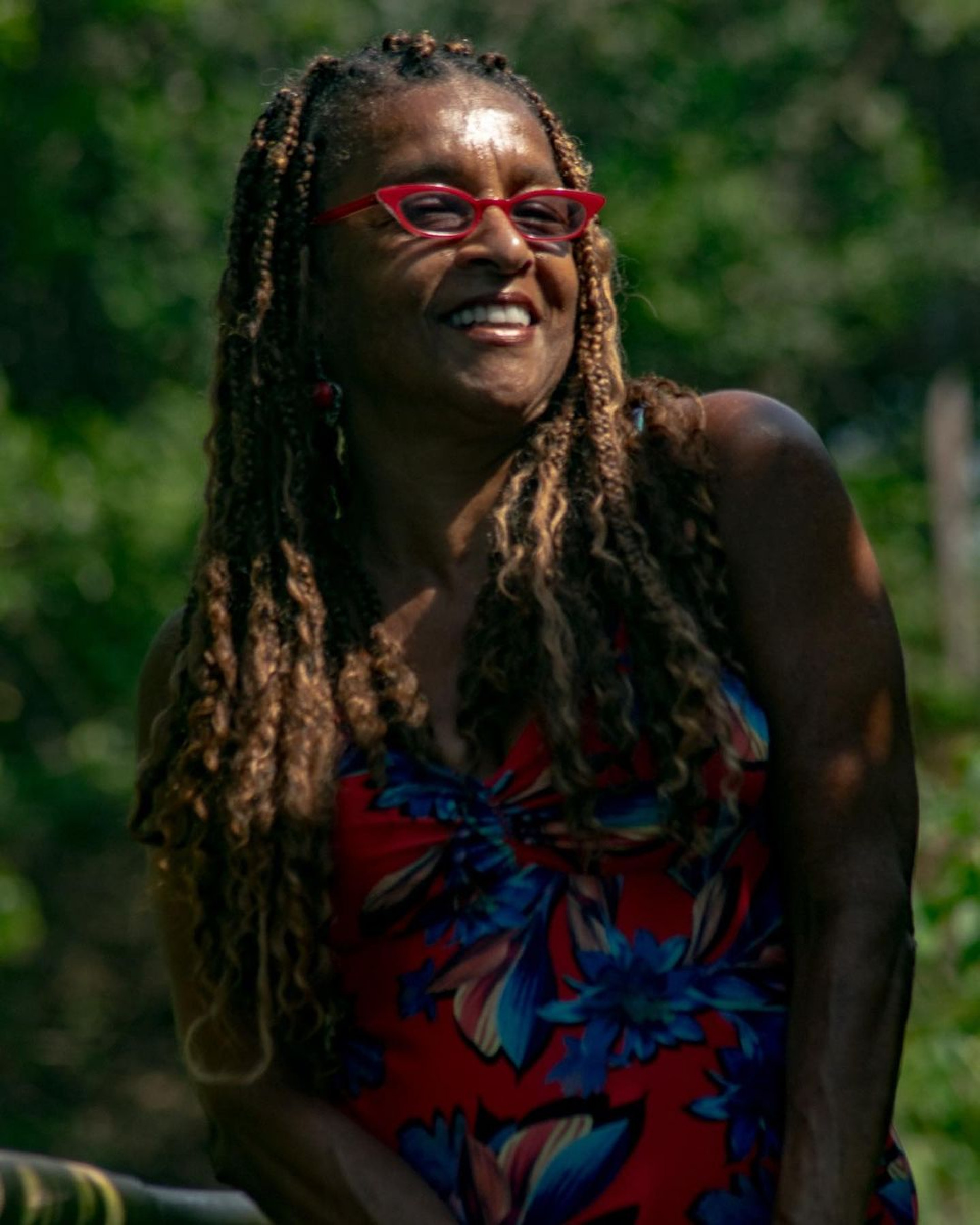 Elisa Lucinda curte praia e faz topless no Espírito Santo - Reprodução Internet