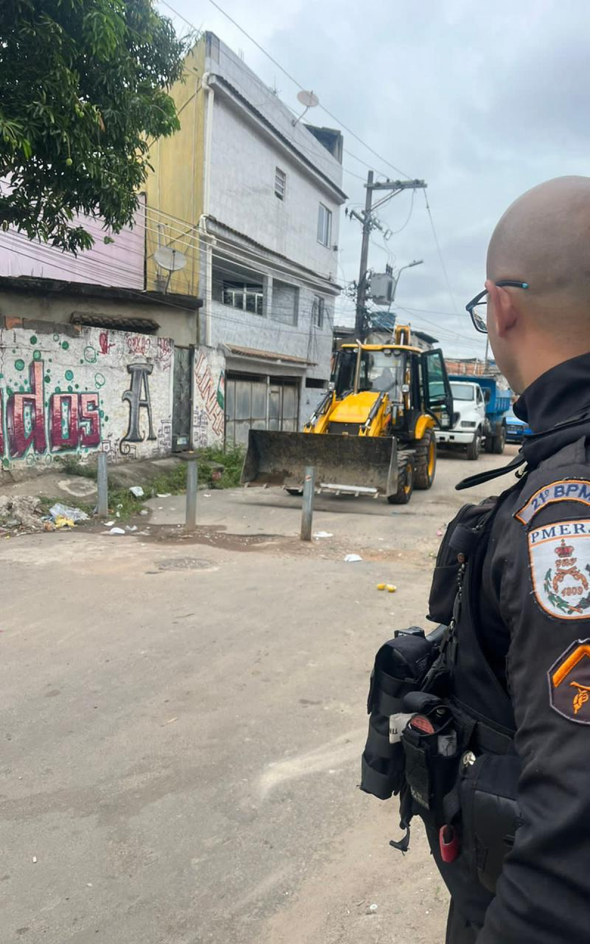 Barricadas foram retiradas de ruas da comunidade da Linha, em São João de Meriti - Reprodução