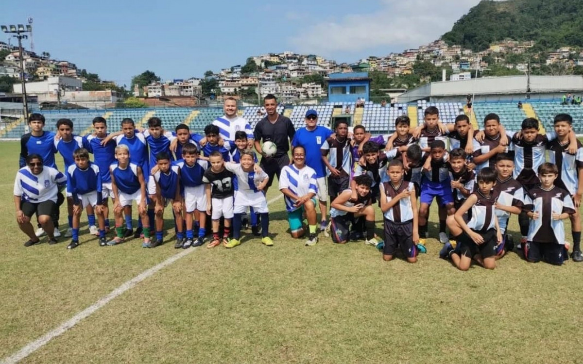 Escolinhas de futebol sub -13 já entraram em campo no festival Beto Carmona