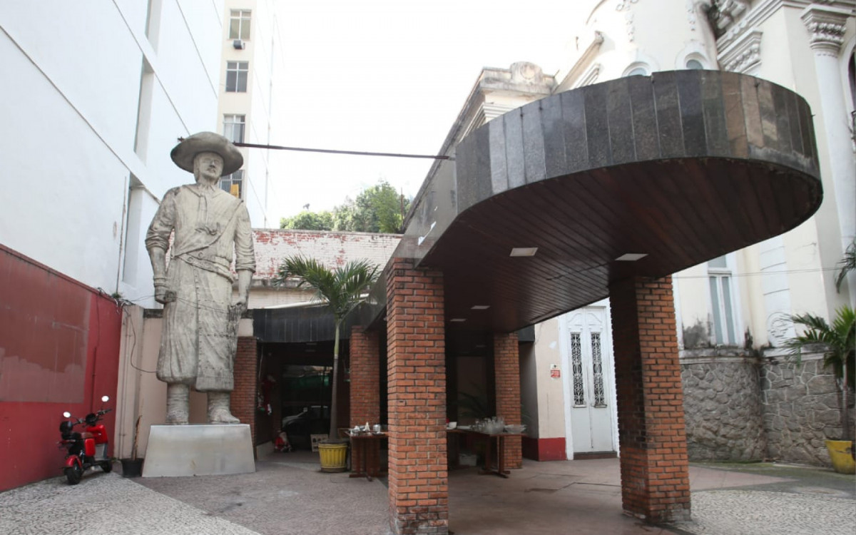 Um dos maiores símbolos de Laranjeiras, na Zona Sul, a tradicional Churrascaria Gaúcha anuncia paralisação das atividades por \