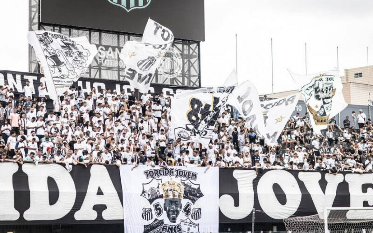 Clima de jogo: Santos faz treino aberto e torcida lota Vila Belmiro