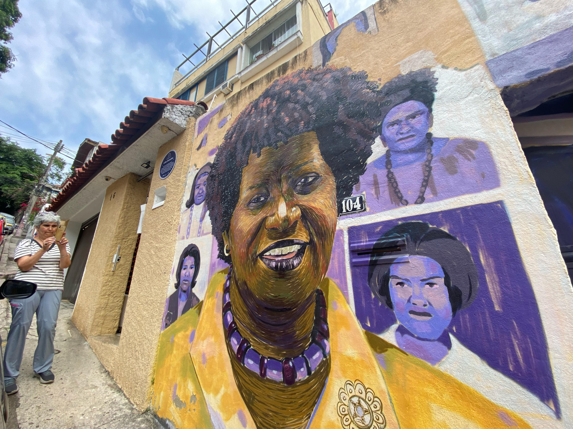 Circuito tem sua primeira placa de patrimônio instalada onde morou Lélia Gonzalez - Divulgação/João Victor Ramirez