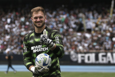 Lucas Perri exalta presença da torcida em treino aberto do Botafogo