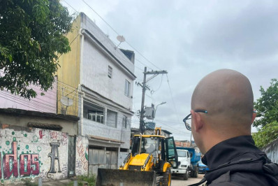 Operação da PM na Baixada remove oito toneladas de material usado em barricadas