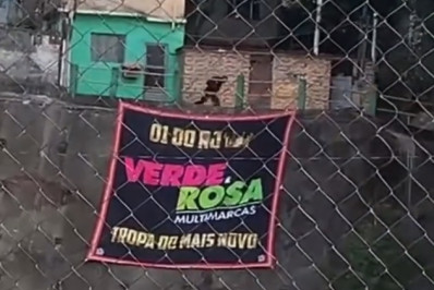 Vídeo flagra PM correndo enquanto ouve tiros e gritos de 'vai morrer' na Mangueira