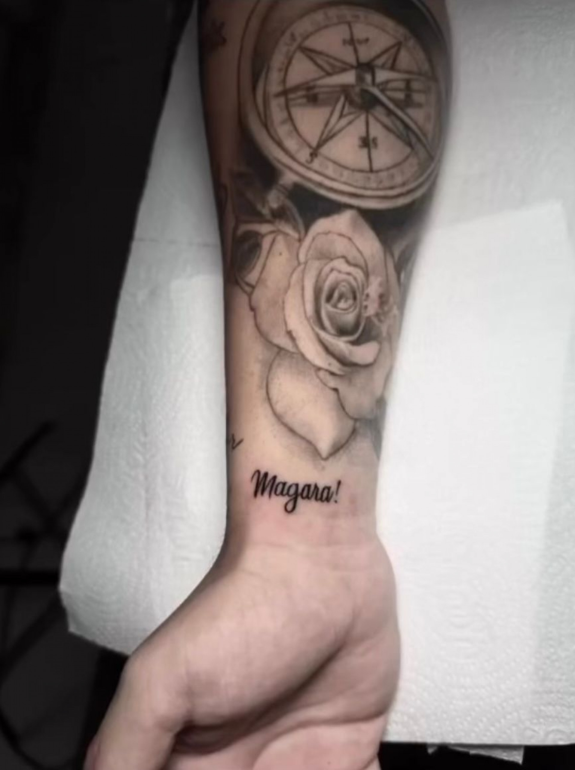 Zé Felipe tatua nome da sogra, Margareth, no punho  - Reprodução / Instagram 