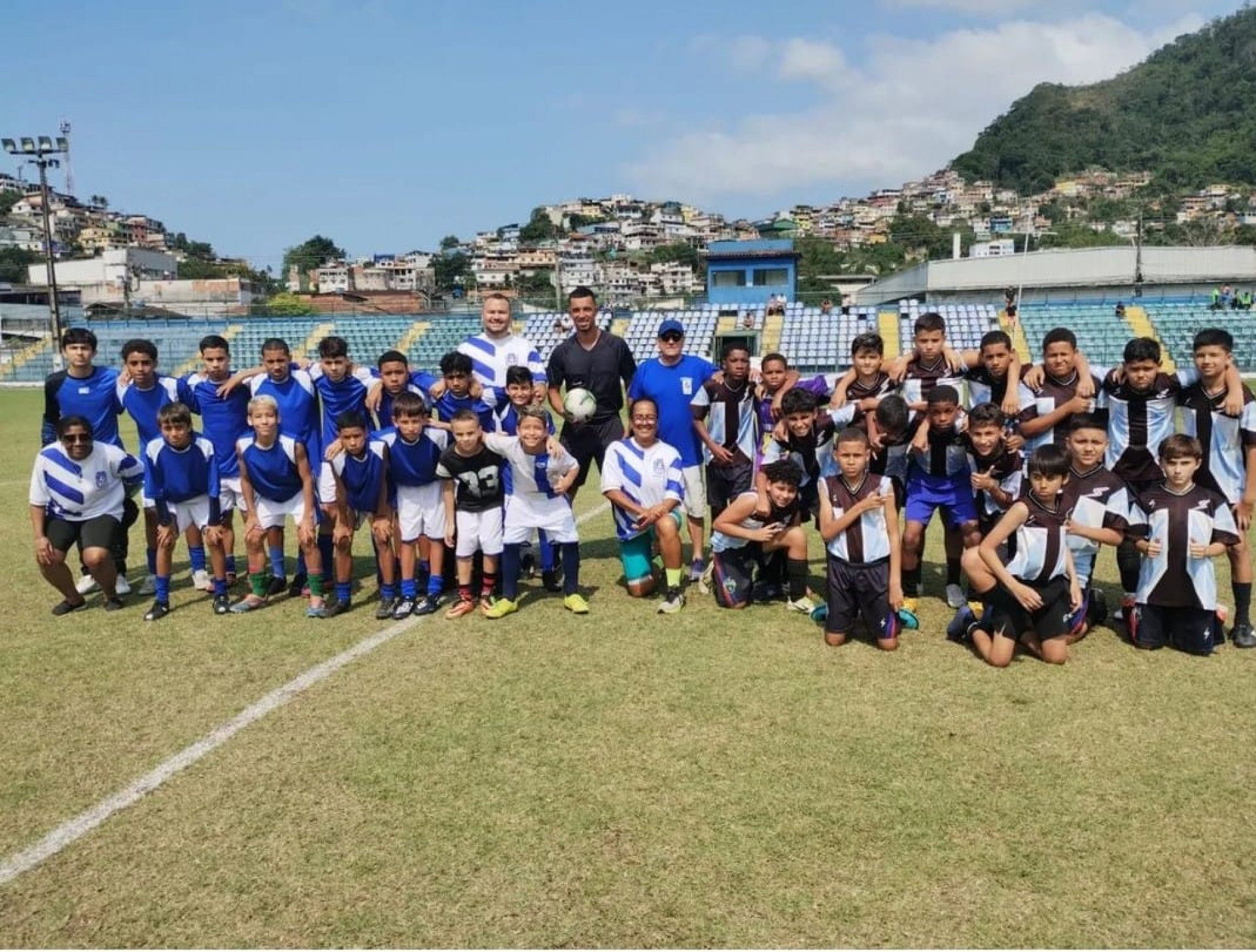 Escolinhas de futebol sub -13 já entraram em campo no festival Beto Carmona - Divulgação/PMAR