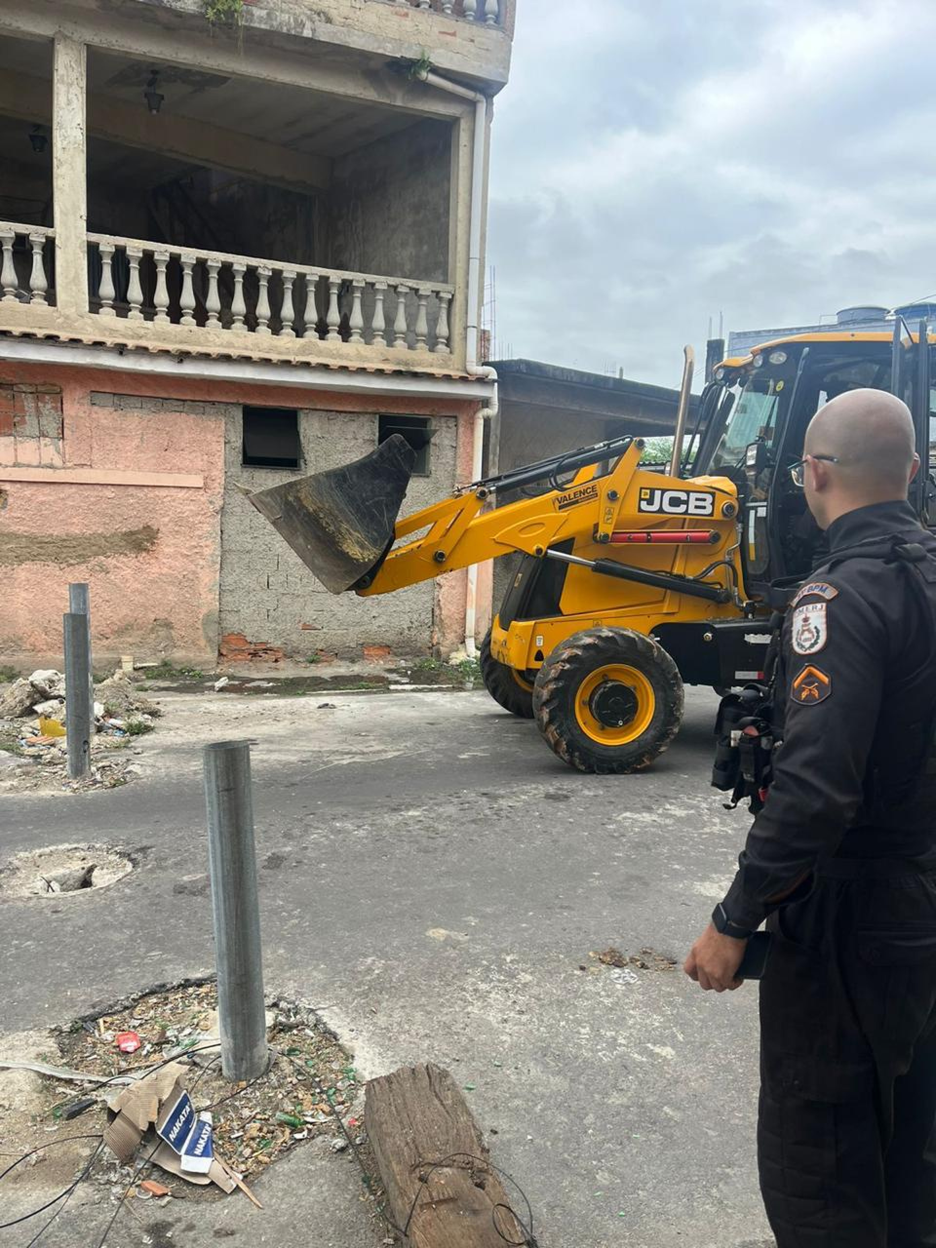 Barricadas foram retiradas de ruas da comunidade da Linha, em São João de Meriti