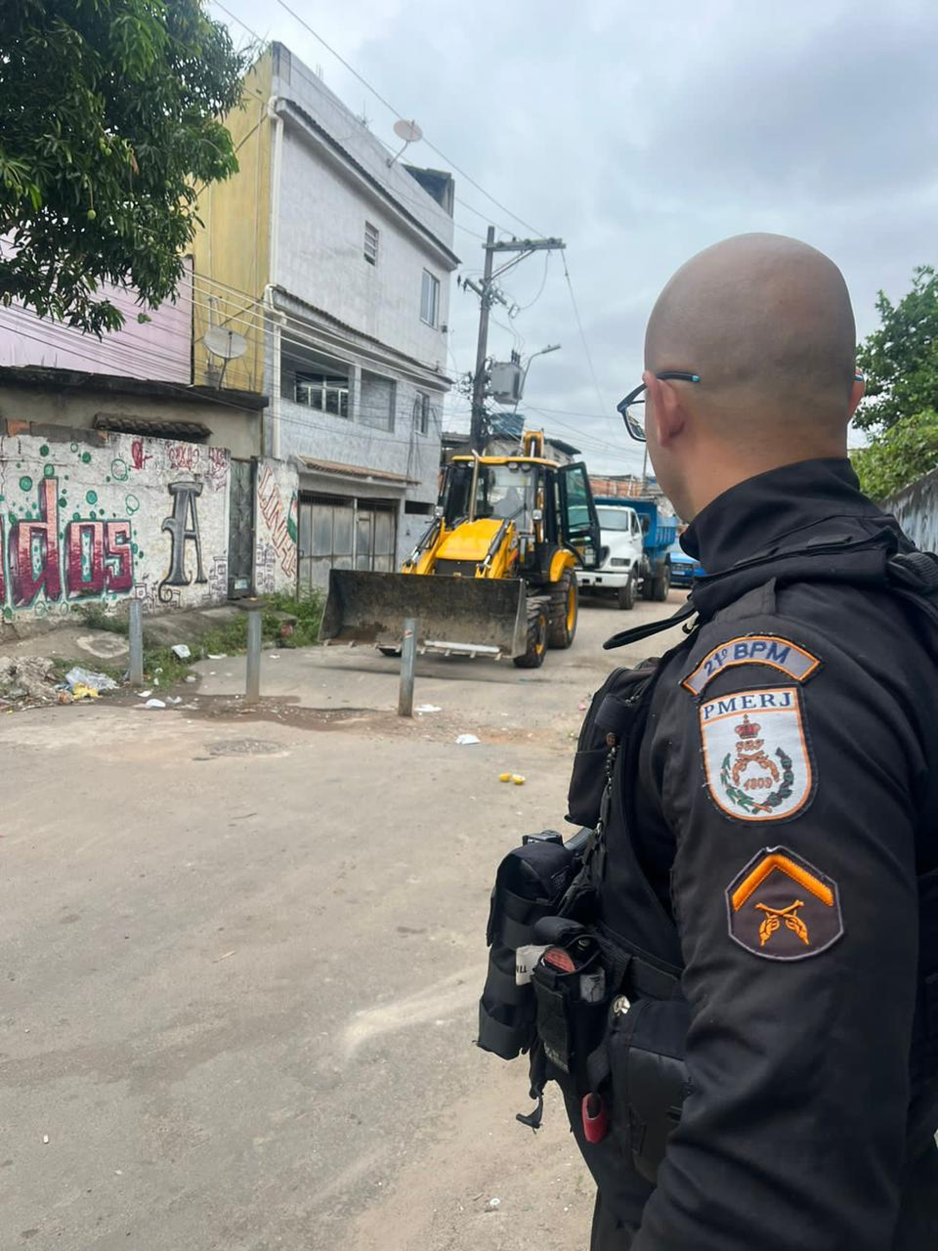 Barricadas foram retiradas de ruas da comunidade da Linha, em São João de Meriti