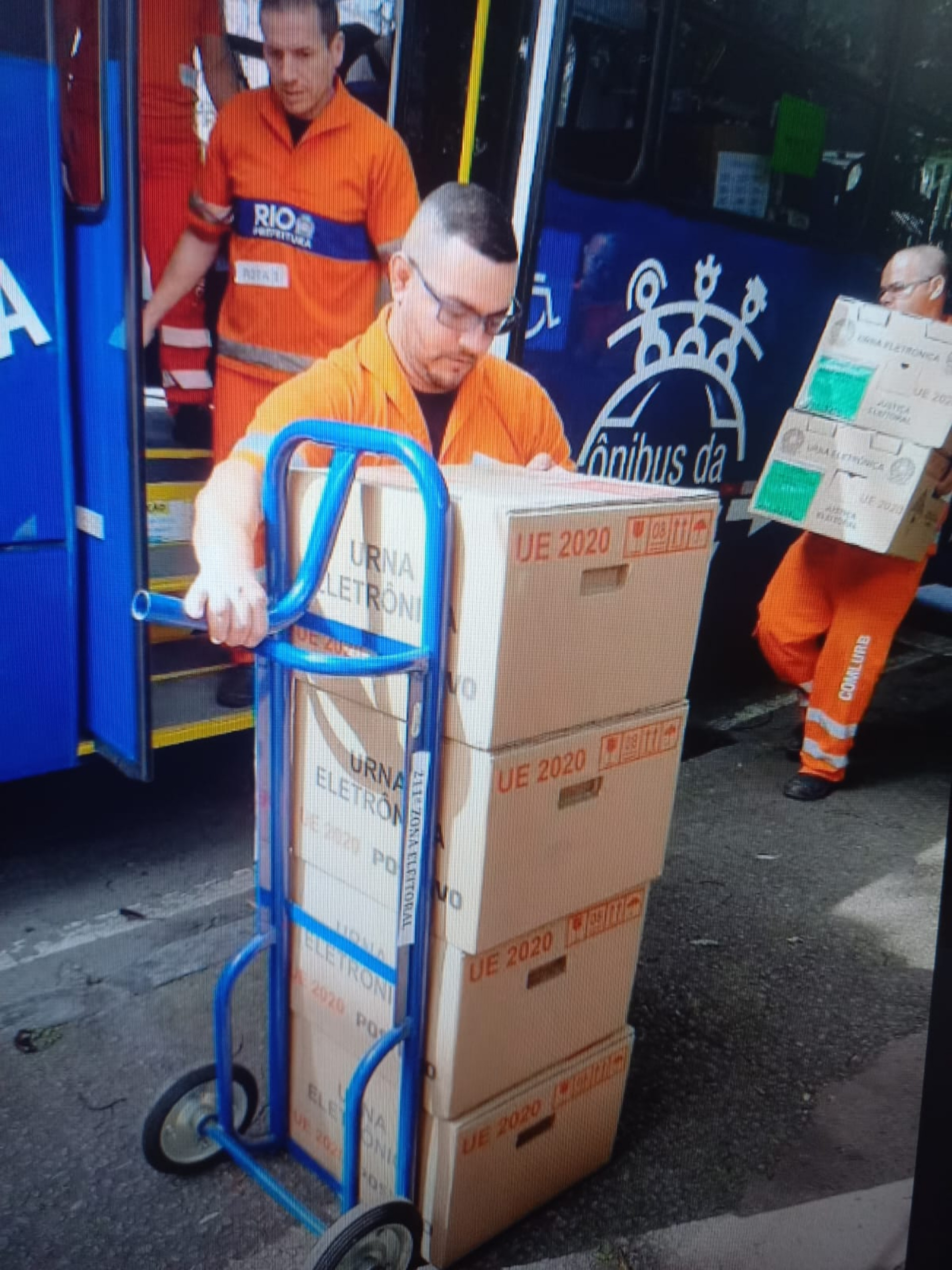 Garis serão enviados para auxiliar no transporte de urnas e limpeza