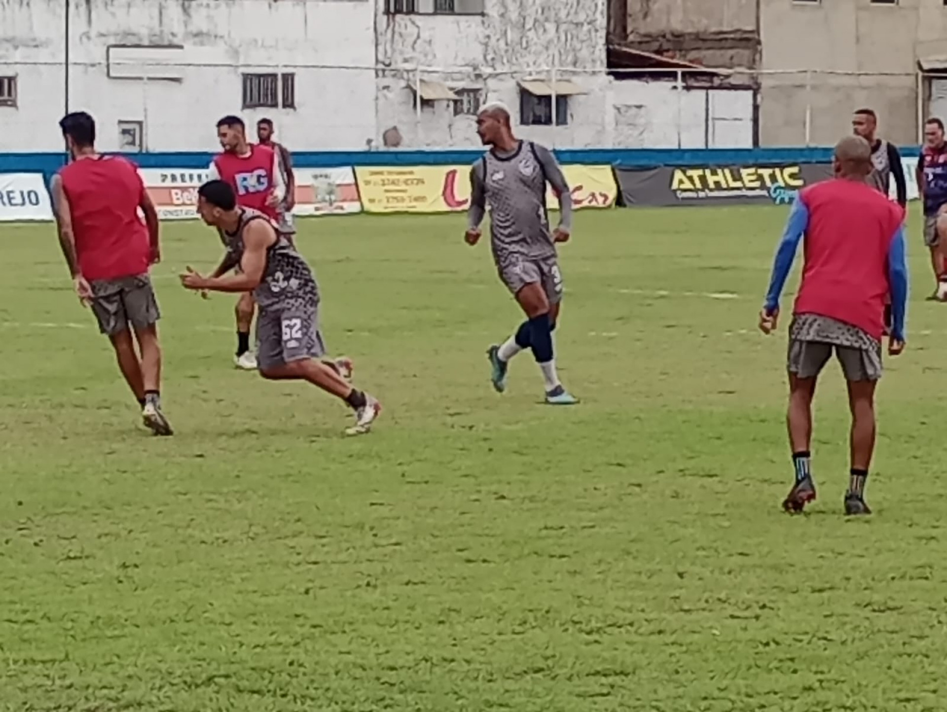 Jogadores do Belford Roxo no último treinamento antes do confronto contra o Búzios - Willian Davoli / SEBR