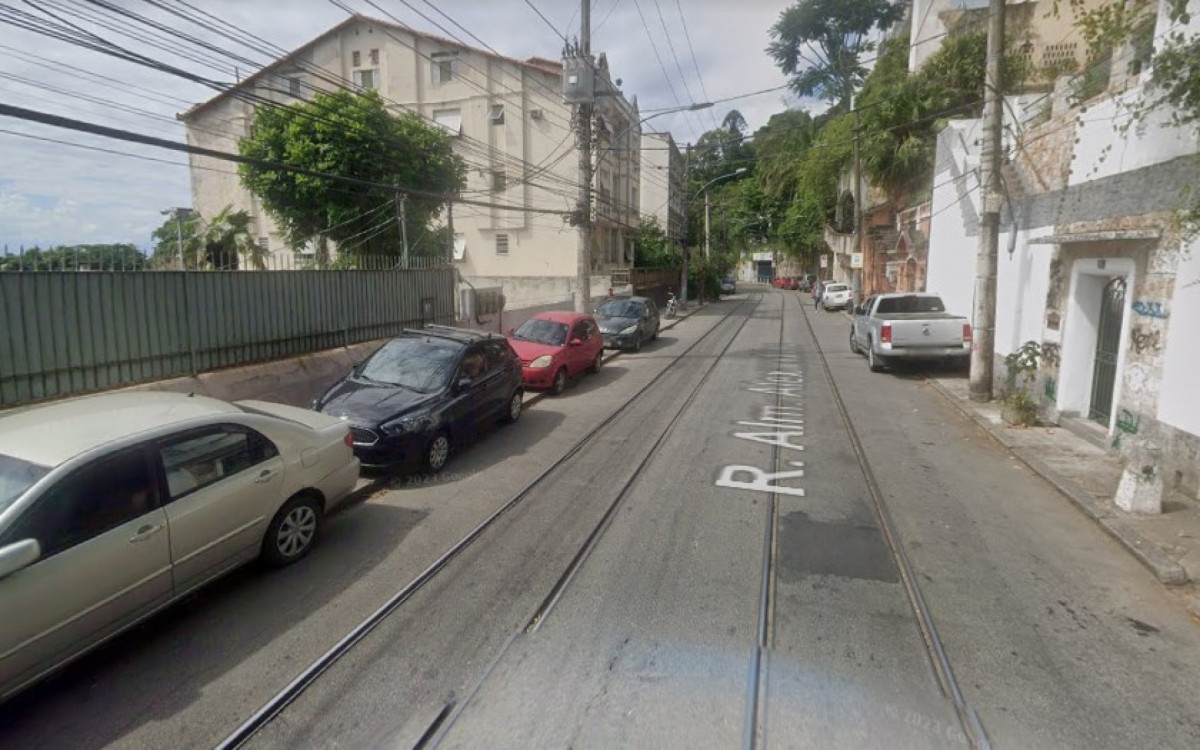 Acidente aconteceu na Rua Almirante Alexandrino, em Santa teresa