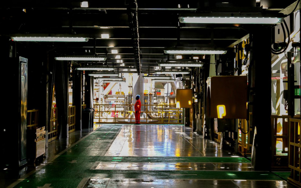 Rio de Janeiro (RJ), 28/09/2023 - Passagem conhecida como Avenida Brasil no navio-plataforma P-71, instalado no campo de Itapu, no pr&eacute;-sal da Bacia de Santos, a 200 km da costa do Rio de Janeiro. Foto:T&acirc;nia R&ecirc;go/Ag&ecirc;ncia Brasil