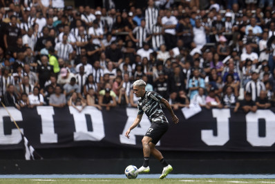 Diego Hernández avalia adaptação no Botafogo e brinca: 'Em time que está ganhando não se mexe'