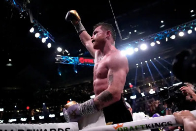 Em duelo histórico de Boxe, Canelo Alvarez vence Charlo e mantém títulos