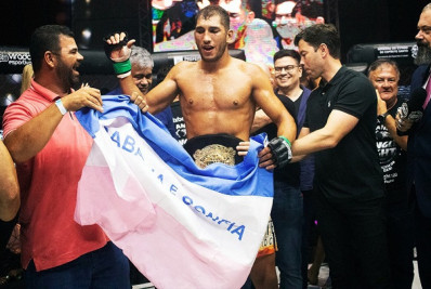 Vitor Costa brilha no Jungle Fight 120 e conquista cinturão peso-médio