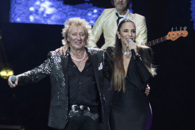 Emocionante! Ivete Sangalo se apresenta ao lado de Rod Stewart em SP 