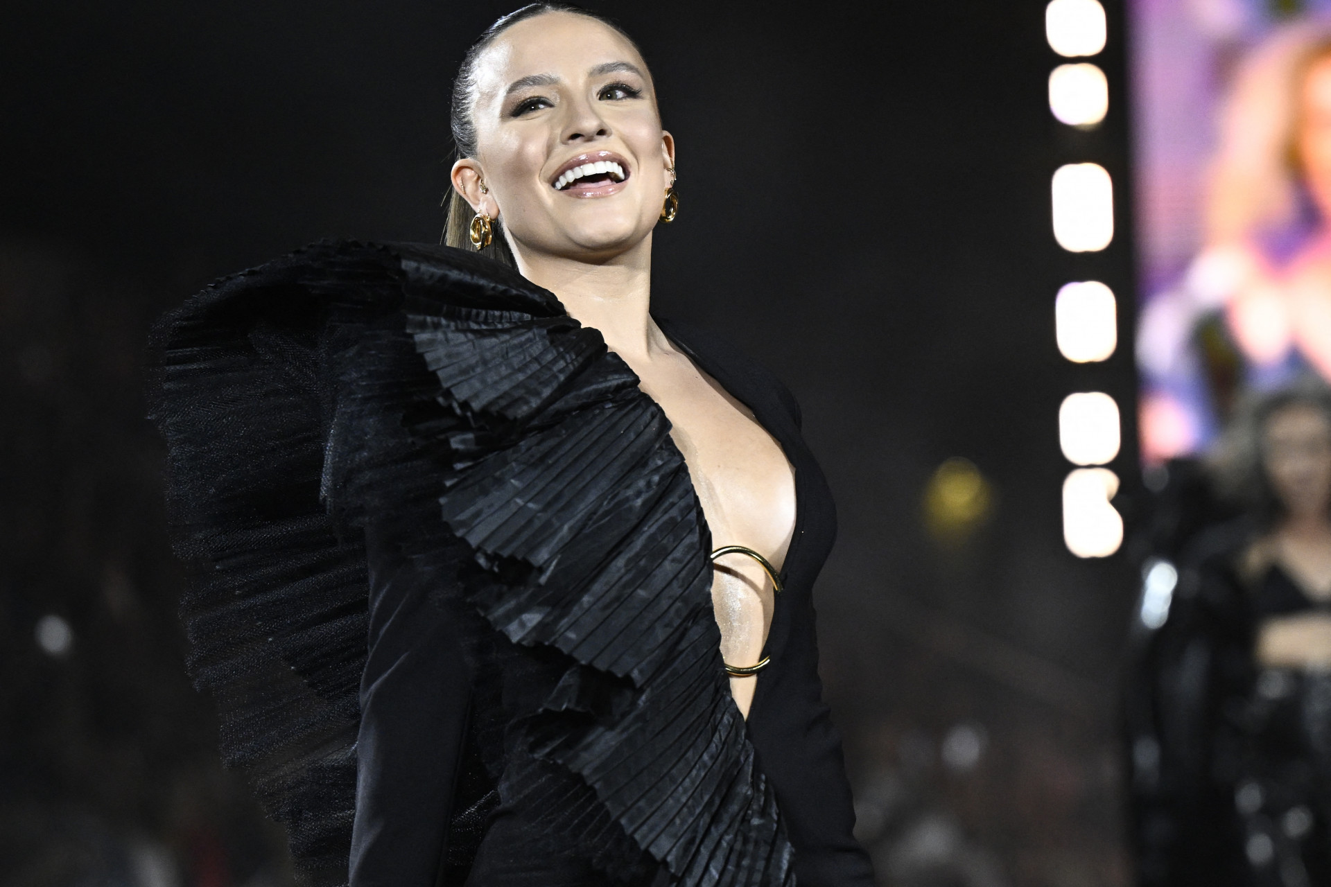 Larissa Manoela desfila na Semana de Moda de Paris - AFP