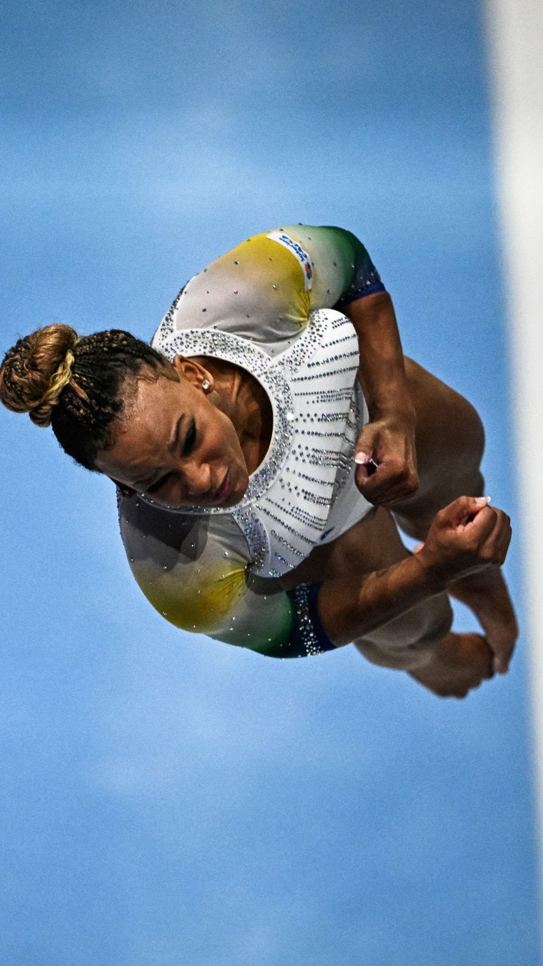 Rebeca Andrade se garante em quatro finais e Flavia Saraiva em duas no  Mundial de ginástica, Farol